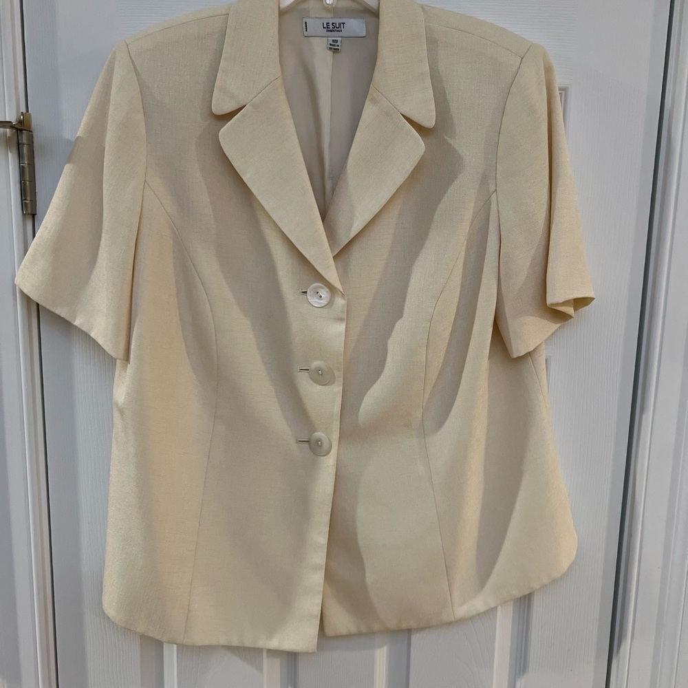 Women's Size 16W "Le Suit" Essentials Cream Blazer GUC ❤️